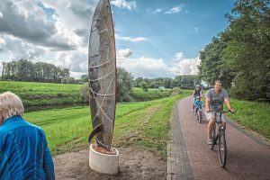 Beunings Love-Board bei der Eröffnung der Emsdeich-Skulpturen-Ausstellung im vergangenen Jahr. Foto: Günter Benning