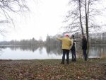 Foto Jakob Küppers zeigt Familie Duffhauß die Landschaft hinterm See