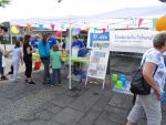 Foto Stand des Kinderschutzbundes mit vielen Informationen