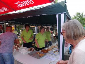 Foto Stand mit Kaffee und selbst gebackenen Kuchen vom Bürgerverein