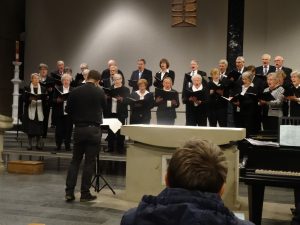 Gruppenfoto vom Kirchenchor Cantabile aus Christ-König unter der leitung von Ralph Hövel