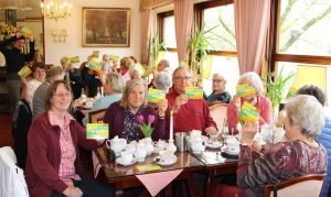 Gruppenfoto im Burgcafé