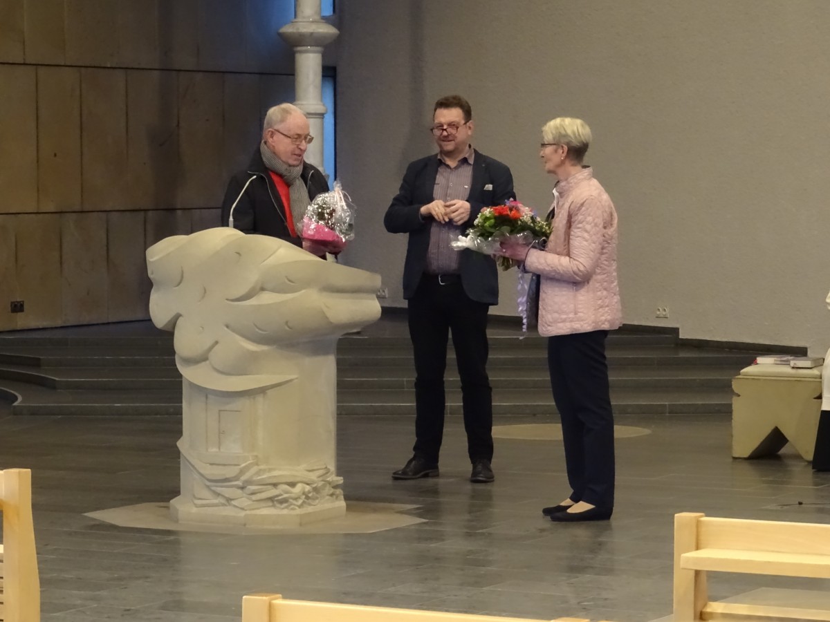 Foto von Helmut Klinkhammer & Ralph Hövel die Dankesworte sn Ute Brümmer richten