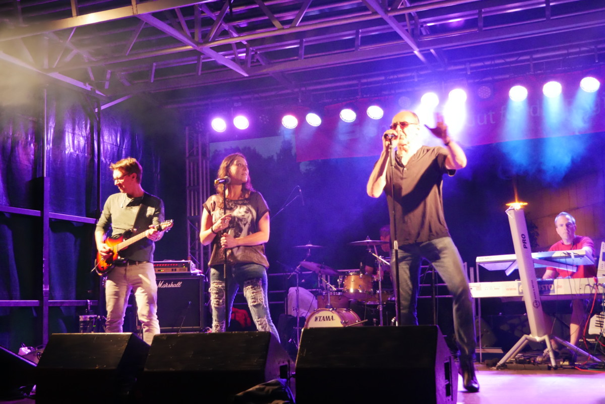 Foto von der Rock und Pop Coverband Al Gusto auf dem Bürgerfest 2018