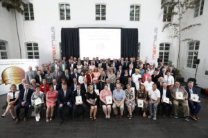 Gruppenfoto: 85 Preisträger