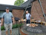 Foto eines Grillstandes mit verschiedenem Grillgut