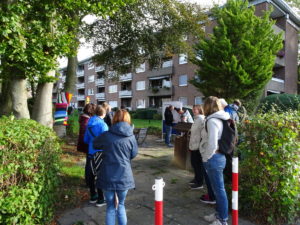 Gruppenfoto im Gemeinschaftsgarten