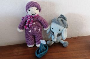 Foto: Gestrickte und gehäkelte Figuren