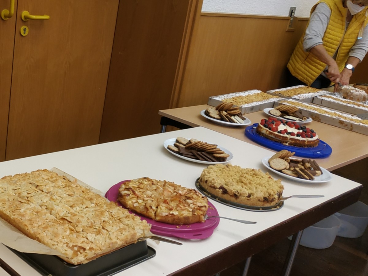 Foto von verführerischen Kuchen am Buffet