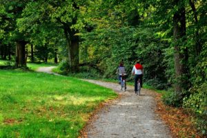 Foto zwei Fahrradfahrende