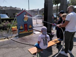 Foto Kinderspiel mit Feuerwehr