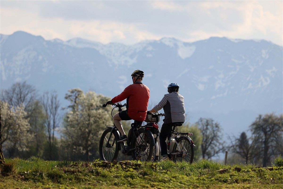 Foto Fahrräder mit alpinen Ausblick