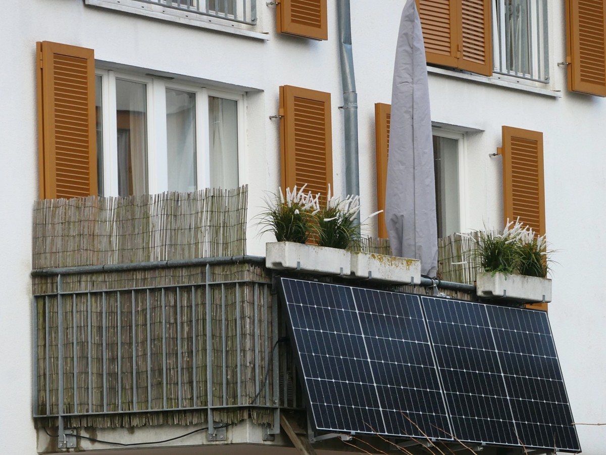 Foto Balkon mit PV-Anlage