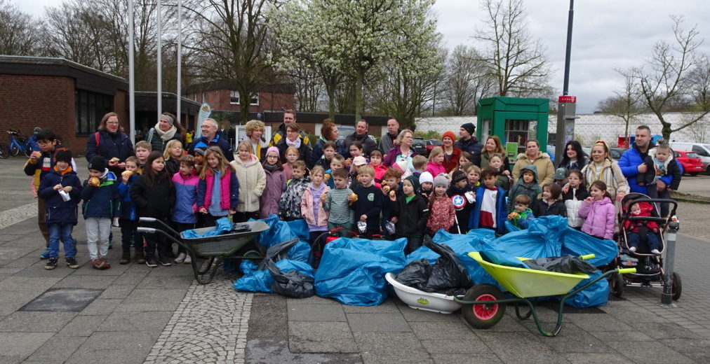 Gruppenfoto mit allen Beteiligten