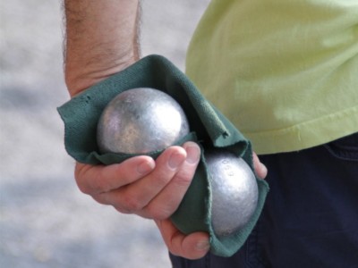 Foto: Spieler mit Boulekugeln