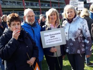 ZWAR-Gruppe nimmt an einer Demonstration teil