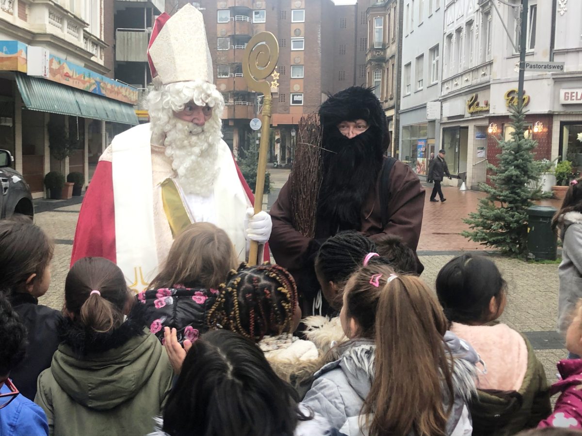 Der Nikolaus zu Besuch in der Innenstadt