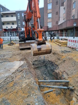 Der Kanalbau am Place d´Arras schreitet voran.