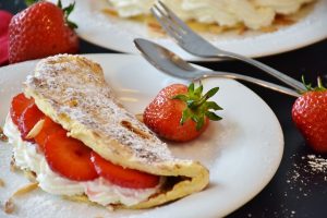 Erdbeerkuchen mit Sahne