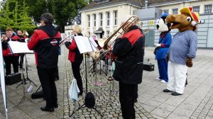 musikalische Begleitung durch ein Orchester