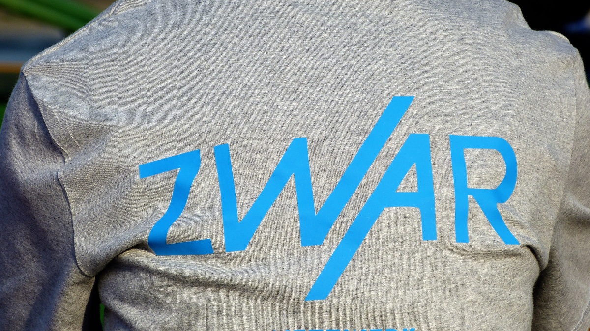 ZWAR Logo