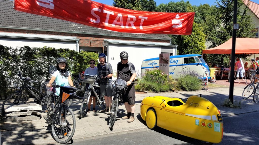 die Radlergruppe am Start