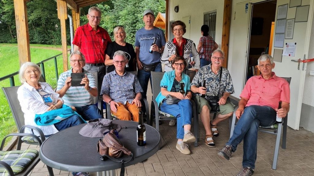 Gruppenfoto der Minigolf Teilnehmer