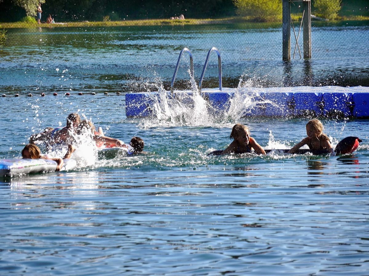 Platschen im Freibad